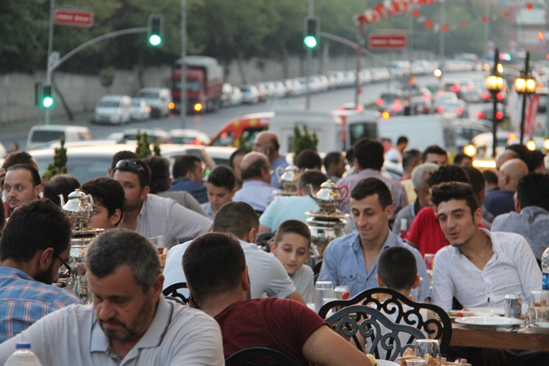 Yiğit Akü, bayi ve müşterilerini iftarda buluşturdu 1