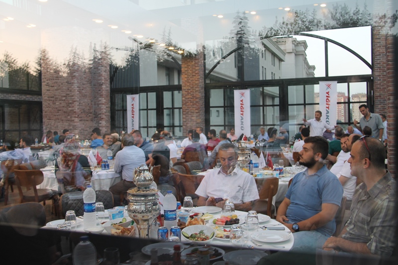 Yiğit Akü, bayi ve müşterilerini iftarda buluşturdu 2