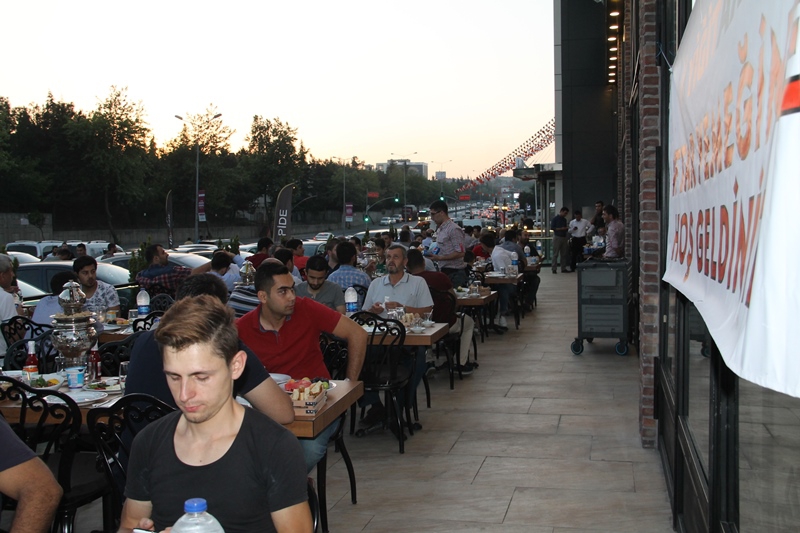 Yiğit Akü, bayi ve müşterilerini iftarda buluşturdu 3