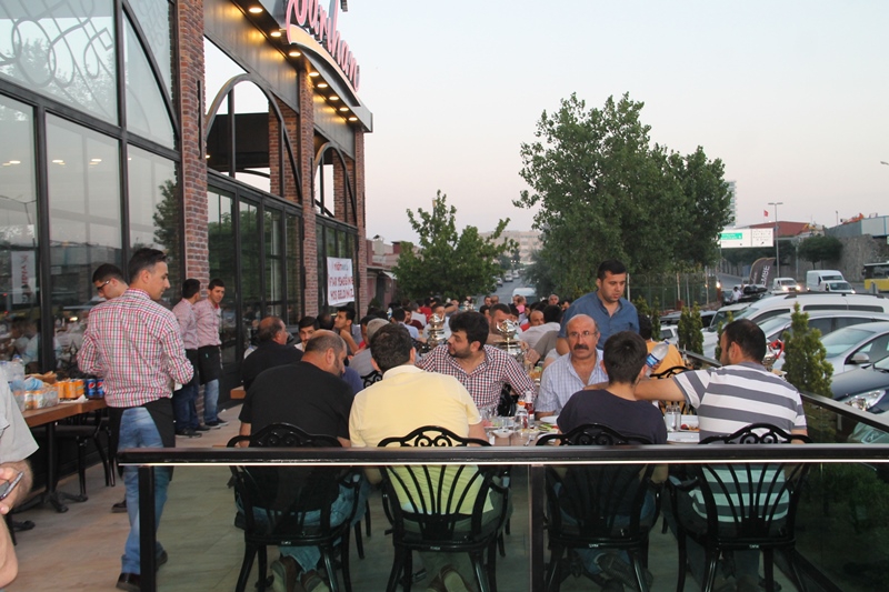 Yiğit Akü, bayi ve müşterilerini iftarda buluşturdu 4