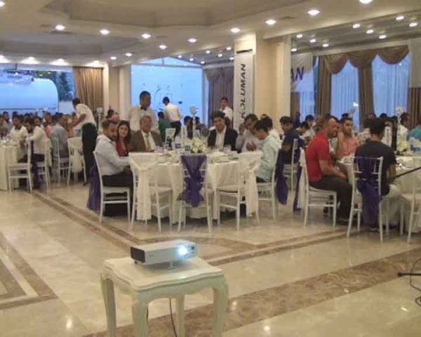 Koluman,Mersin'de müşterileriyle iftarda buluştu 13