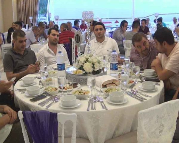 Koluman,Mersin'de müşterileriyle iftarda buluştu 14