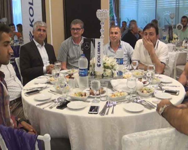 Koluman,Mersin'de müşterileriyle iftarda buluştu 15
