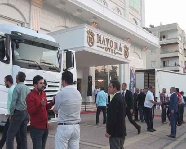 Koluman,Mersin'de müşterileriyle iftarda buluştu 17