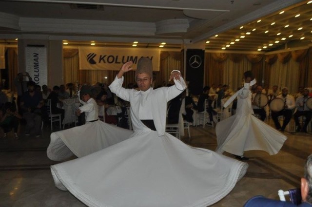 Koluman,Mersin'de müşterileriyle iftarda buluştu 7