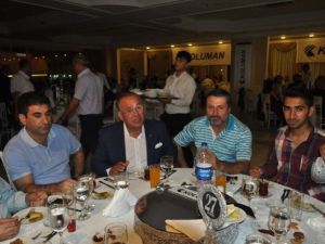 Koluman,Mersin'de müşterileriyle iftarda buluştu