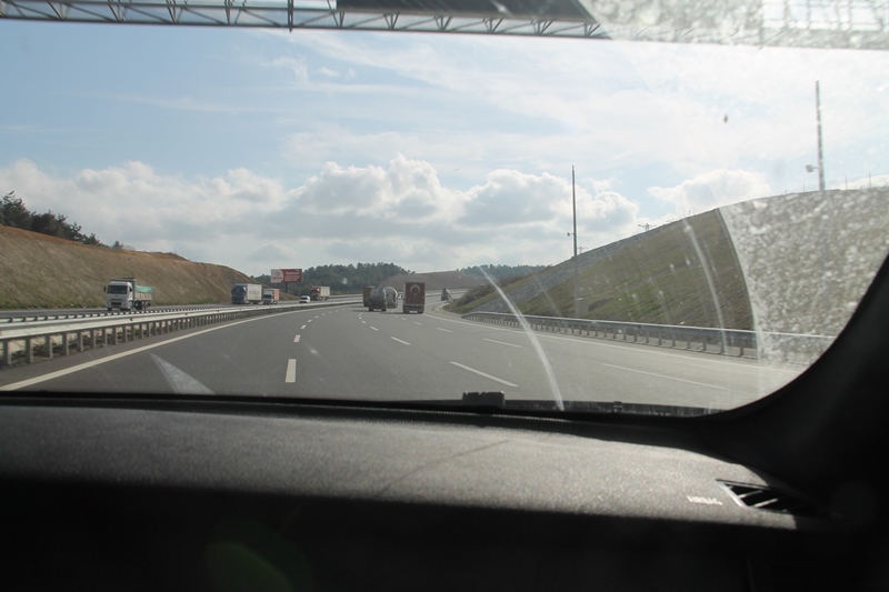 Boşuna trafik çilesi çektiğimizi kare kare kanıtladık 36