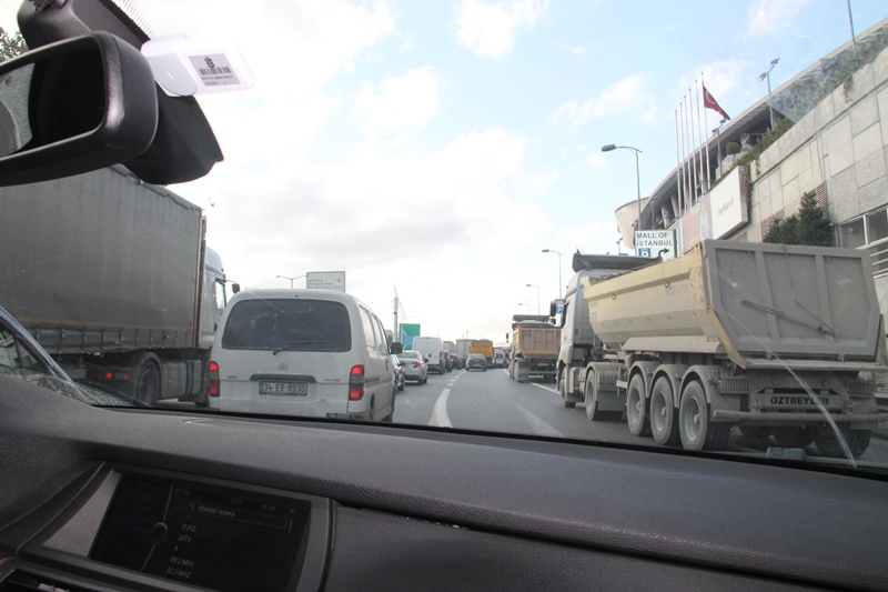 Boşuna trafik çilesi çektiğimizi kare kare kanıtladık 39