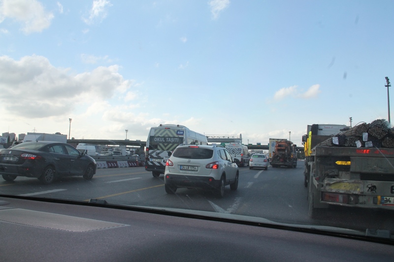Boşuna trafik çilesi çektiğimizi kare kare kanıtladık 42