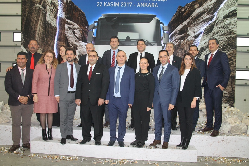 Ceyhan Otomotiv açılışı yaptı, 13 araç sattı 1
