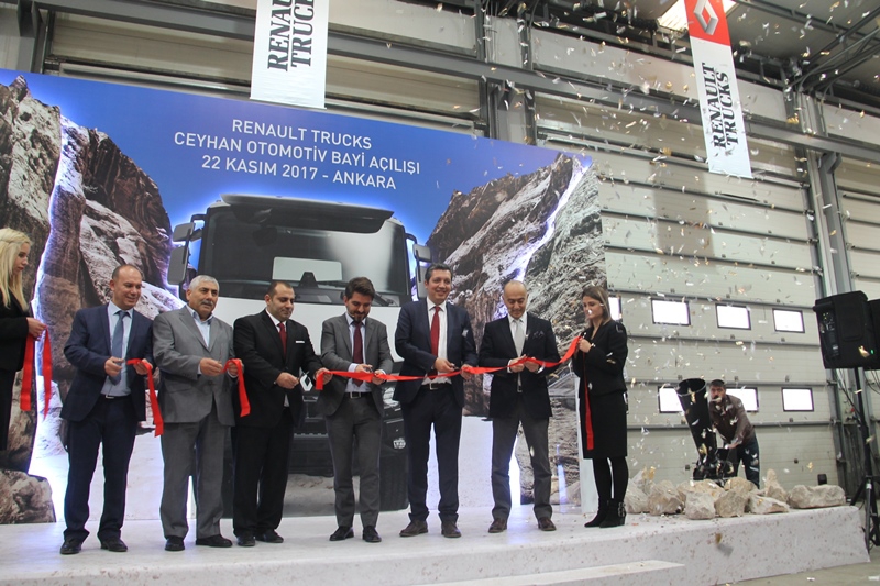 Ceyhan Otomotiv açılışı yaptı, 13 araç sattı 23