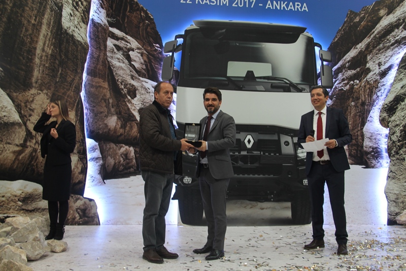 Ceyhan Otomotiv açılışı yaptı, 13 araç sattı 26