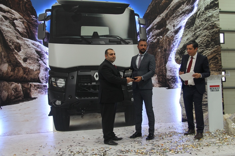 Ceyhan Otomotiv açılışı yaptı, 13 araç sattı 27