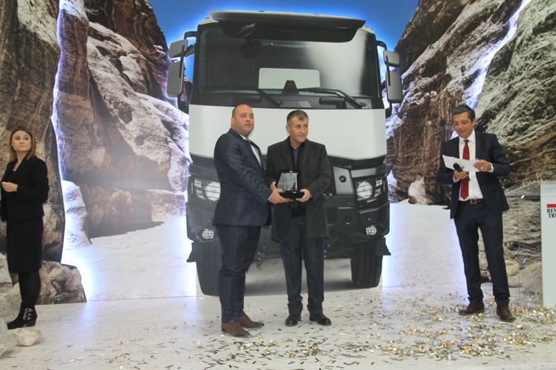 Ceyhan Otomotiv açılışı yaptı, 13 araç sattı 28
