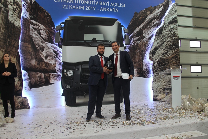 Ceyhan Otomotiv açılışı yaptı, 13 araç sattı 29