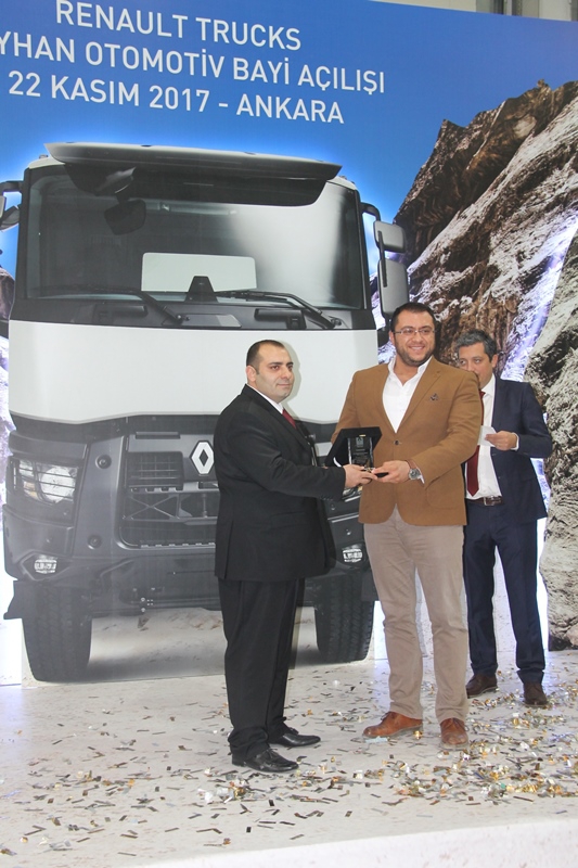Ceyhan Otomotiv açılışı yaptı, 13 araç sattı 30