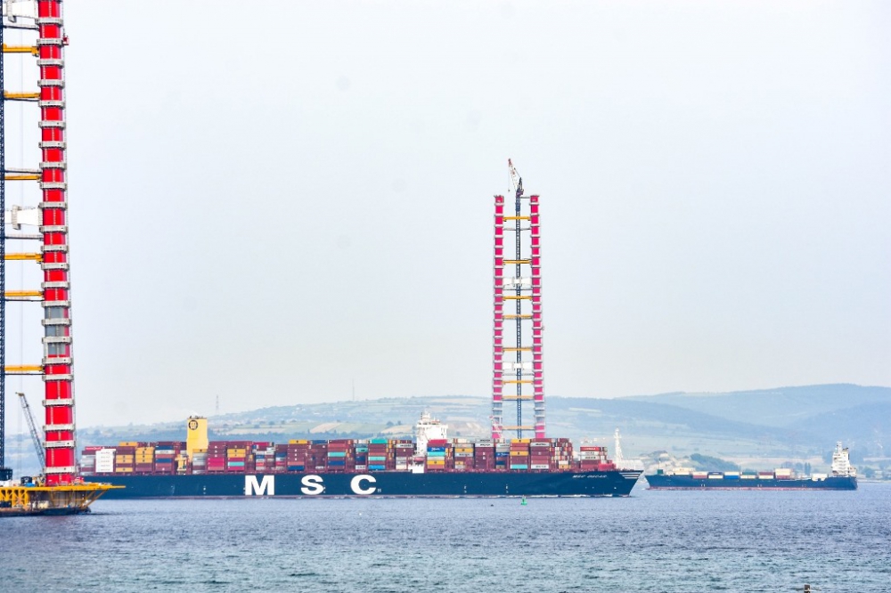 Dünyanın en büyüğü MSC Oscar Asyaport yolunda 5