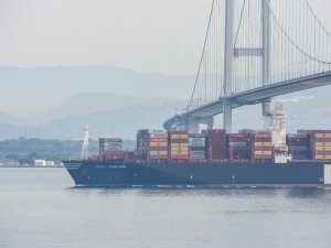 Dünyanın en büyüğü MSC Oscar Asyaport yolunda