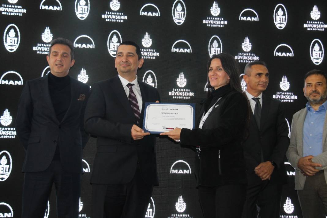 İETT'nin kadın sürücüleri, MAN'dan güvenli sürüş eğitimi aldı 23
