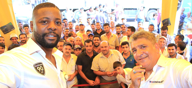 Pascal Nouma ve Cem Arslan kamyoncularla buluştu