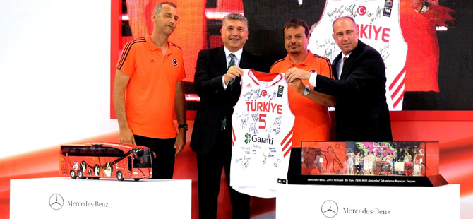 Mercedes-Benz sponsorluğa doymuyor