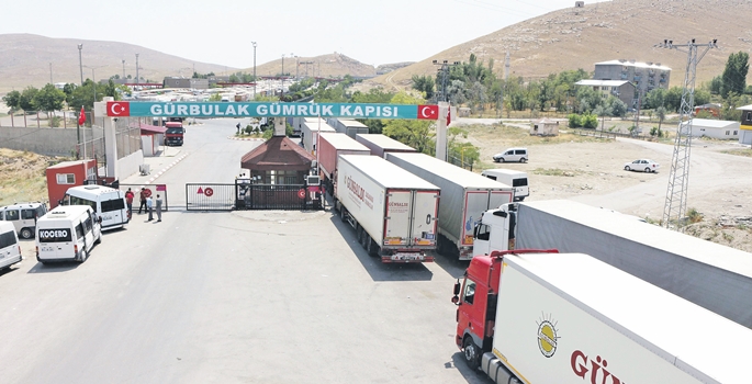 Geçiş belgesi, ihracatçıyı da nakliyeciyi de vurdu