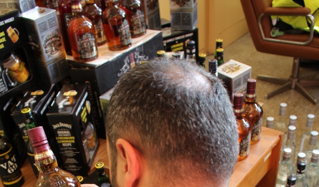 Alsancak Limanı'nda gemiye kaçak içki operasyonu