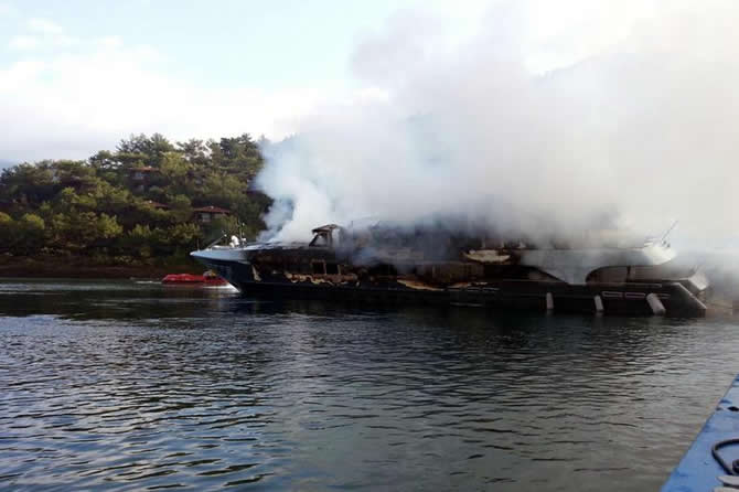 GS eski başkanı Ünal Aysal'ın yatı kül oldu