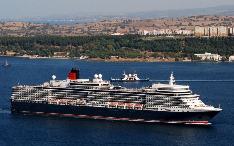 "Queen Elizabeth" Çanakkale Boğazı'ndan geçti