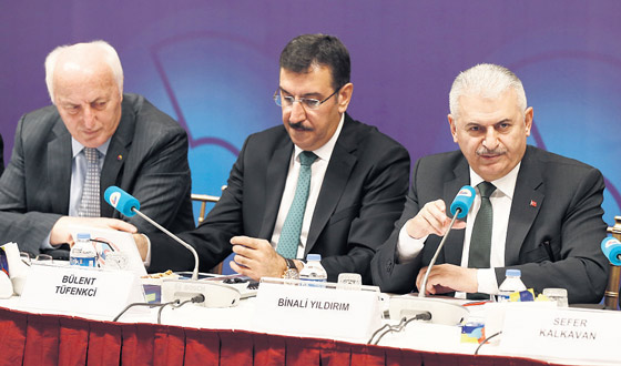 "Bizim gemiler suda değil ateşte yüzüyor"