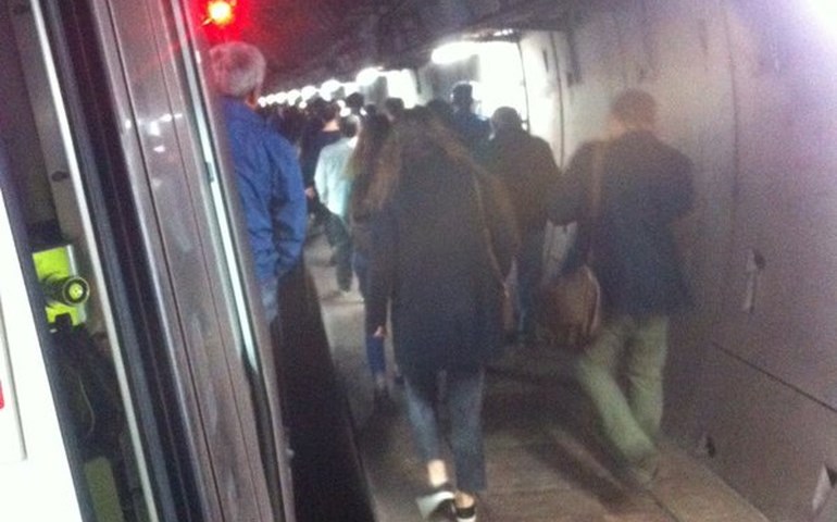 Marmaray seferleri durdu