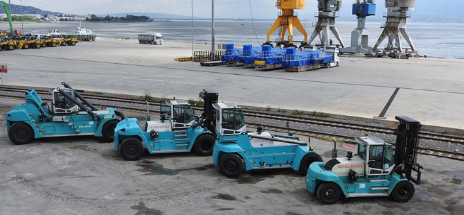 Derince’de “Konecranes Reachstacker”lar limana ulaştı