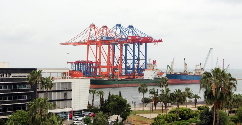 MIP’e 50 milyon dolarlık dev vinçler geldi!