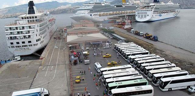 Turizmi bitirdiler... Gemiler gelmedi, liman otopark oldu