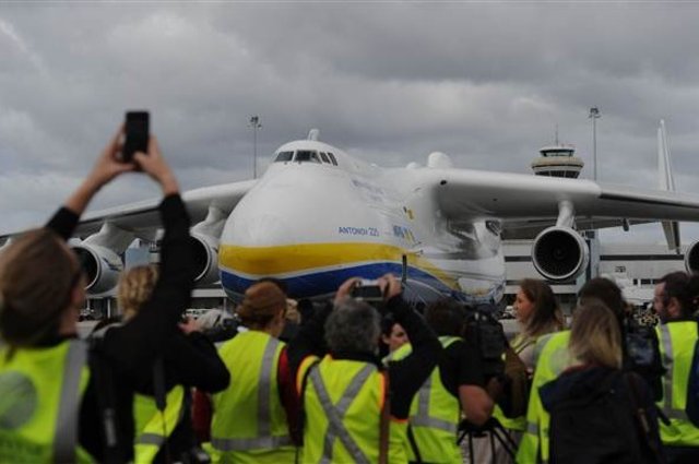 Bu uçak 250 ton yük taşıyabiliyor