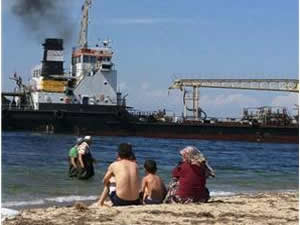 Türk bayraklı gemi karaya oturdu!