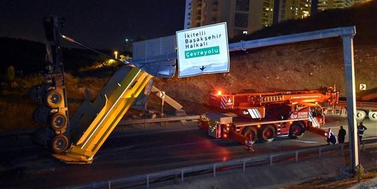 Kamyonu böyle bırakıp kaçtı