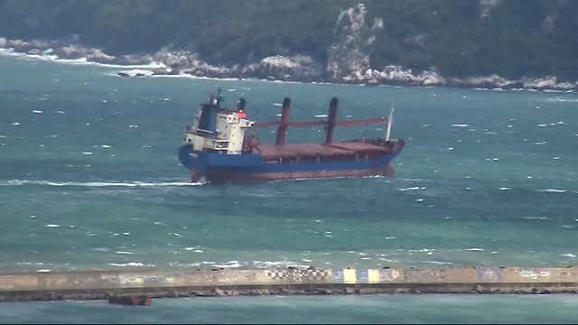 Kuru yük gemisinde yangın; 2 denizci yaralandı