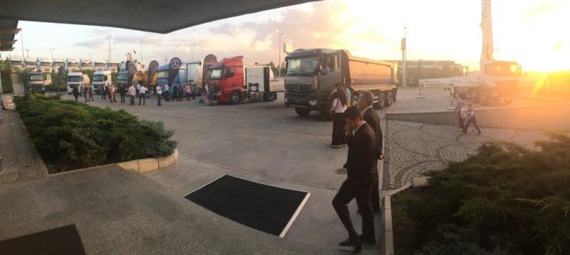 Koluman, müşterileriyle iftarda buluştu