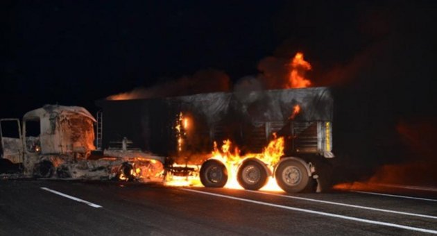 Eski patronunun kamyonunu kundakladı