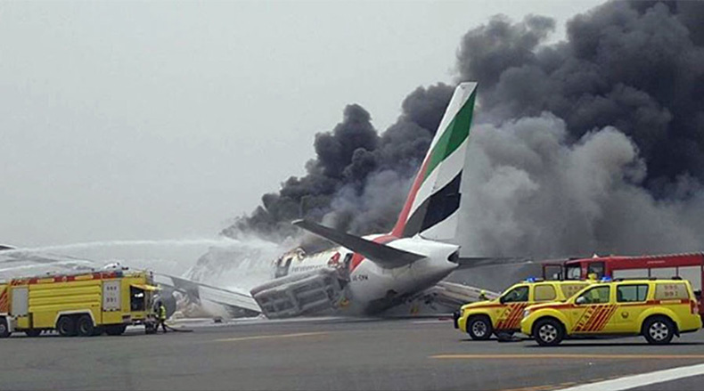 Emirates uçağı alev alev yandı. İşte o anlar!
