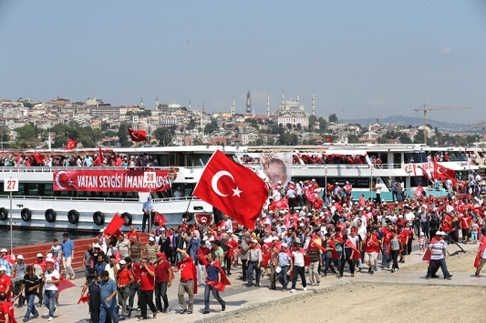 Demokrasi mitinginde bir rekor daha kırıldı