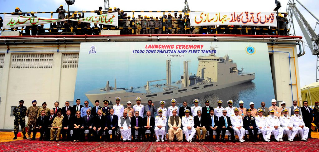 En büyük askeri proje denize indi