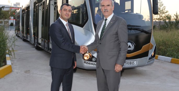 Bu metrobüs, 3 körüklü ve dünyada ilk