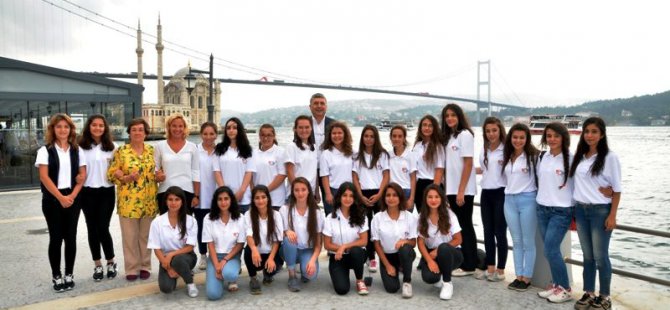 Mercedes-Benz Türk'ten 3950 kız öğrenciye büyük destek