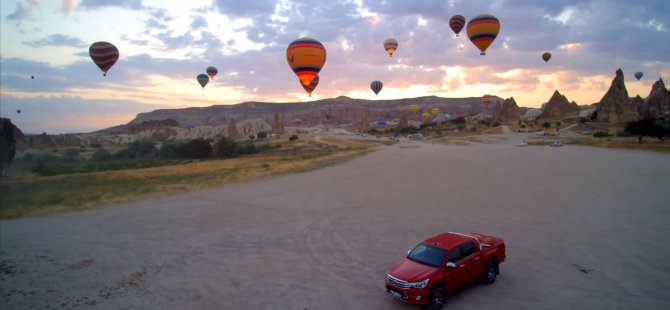 Hilux Bu Kez de Yamaç Paraşütüyle Kapadokya’da Yarıştı