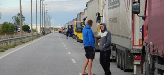 Sınır kapısında 'kaçak TIR' nöbeti!