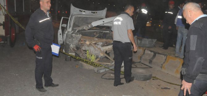 Otomobil TIR'a çarptı: Ölüler var!