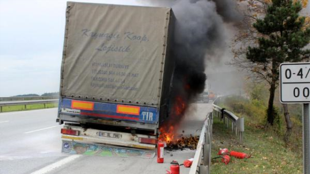 Kamyon Sürücüsü TIR'ın Yanmasını Gözyaşları İçinde İzledi