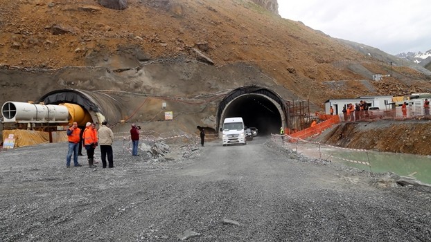 Ovit Tüneli'nde ışık göründü